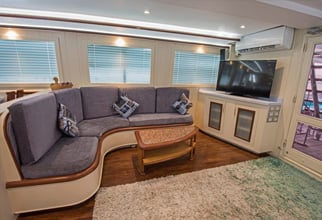 card_yacht-interior