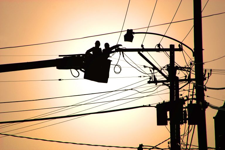 PowerLine-Worker-768x512